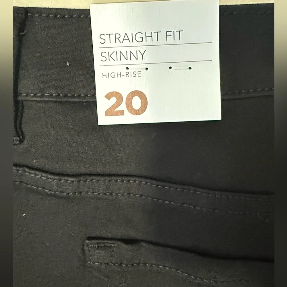 NWT Lane Bryant Straight Fit High-Rise Sateen Skinny Jean, Size 20, Black